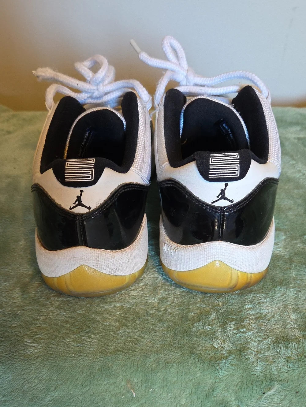 NIKE Air Jordan 11 Retro Low 